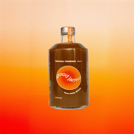 Tropical Turmeric - Tropische Kurkuma Elixer in glazen fles van 500ml met oranje label, Indonesisch jamu drankje voor dagelijkse wellness.